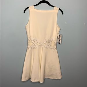 IVORY FLORAL WAIST DRESS